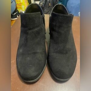 Women’s Torrid Black Suede Ankle Boots. GUC